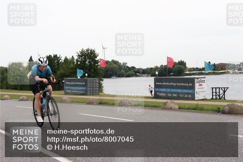 15.06.2025 - 27. Vierlanden-Triathlon H.Heesch http://msf.ph/oto/8007045 15.06.2025 10:41:28 Radfahren 229, 453 meine-sportfotos.de