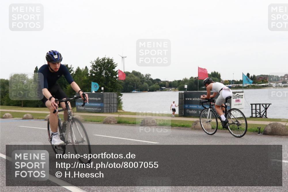 15.06.2025 - 27. Vierlanden-Triathlon H.Heesch http://msf.ph/oto/8007055 15.06.2025 10:41:31 Radfahren 229, 351, 453 meine-sportfotos.de