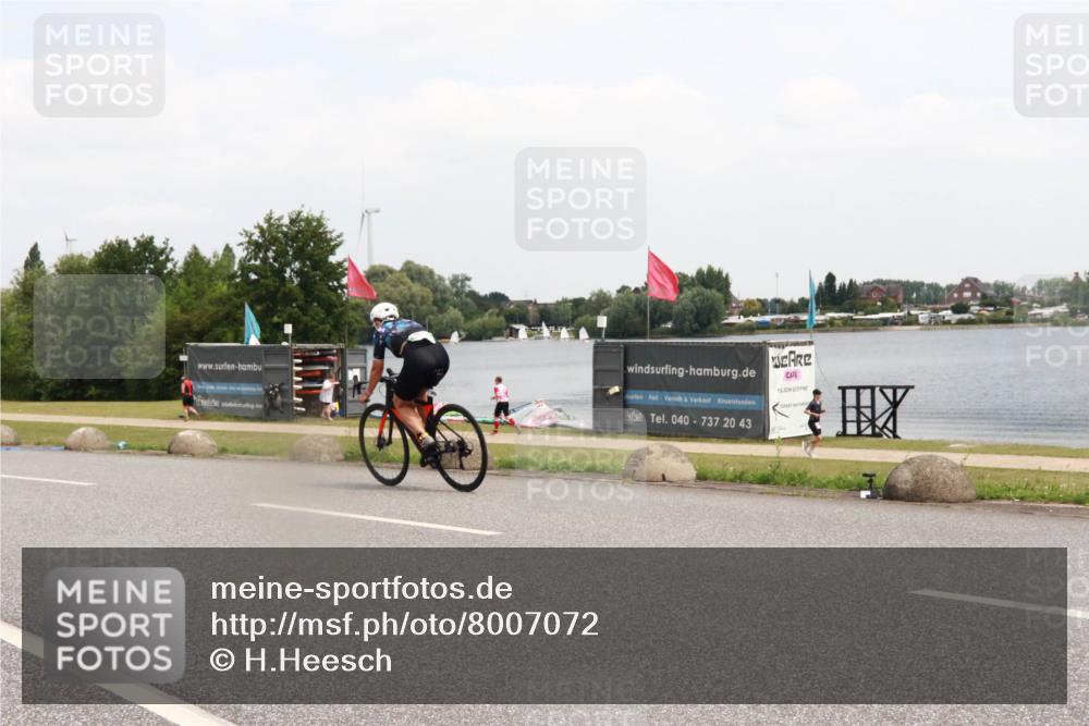 21.06.2025 - 27. Vierlanden-Triathlon H.Heesch http://msf.ph/oto/8007072 15.06.2025 12:07:53 Radfahren 881, 899, 908, 967, 980 meine-sportfotos.de