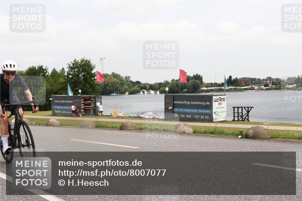 21.06.2025 - 27. Vierlanden-Triathlon H.Heesch http://msf.ph/oto/8007077 15.06.2025 12:07:57 Radfahren 218, 716, 881, 908, 980 meine-sportfotos.de