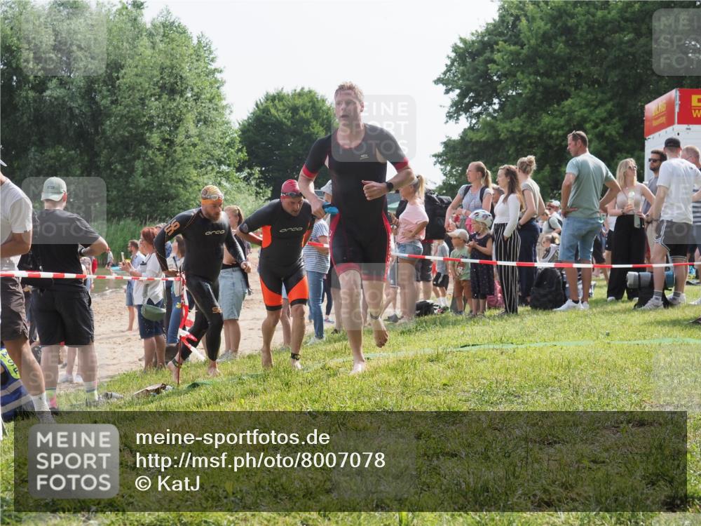 15.06.2025 - 27. Vierlanden-Triathlon KatJ http://msf.ph/oto/8007078 15.06.2025 10:06:00 Schwimmen 372, 410, 435, 442, 458 meine-sportfotos.de