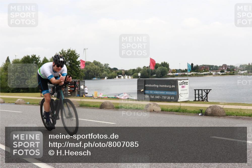 21.06.2025 - 27. Vierlanden-Triathlon H.Heesch http://msf.ph/oto/8007085 15.06.2025 12:07:59 Radfahren 218, 224, 716, 881, 908, 980 meine-sportfotos.de