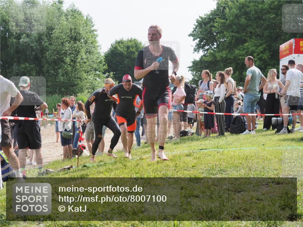 15.06.2025 - 27. Vierlanden-Triathlon KatJ http://msf.ph/oto/8007100 15.06.2025 10:06:00 Schwimmen 372, 410, 435, 442, 458 meine-sportfotos.de