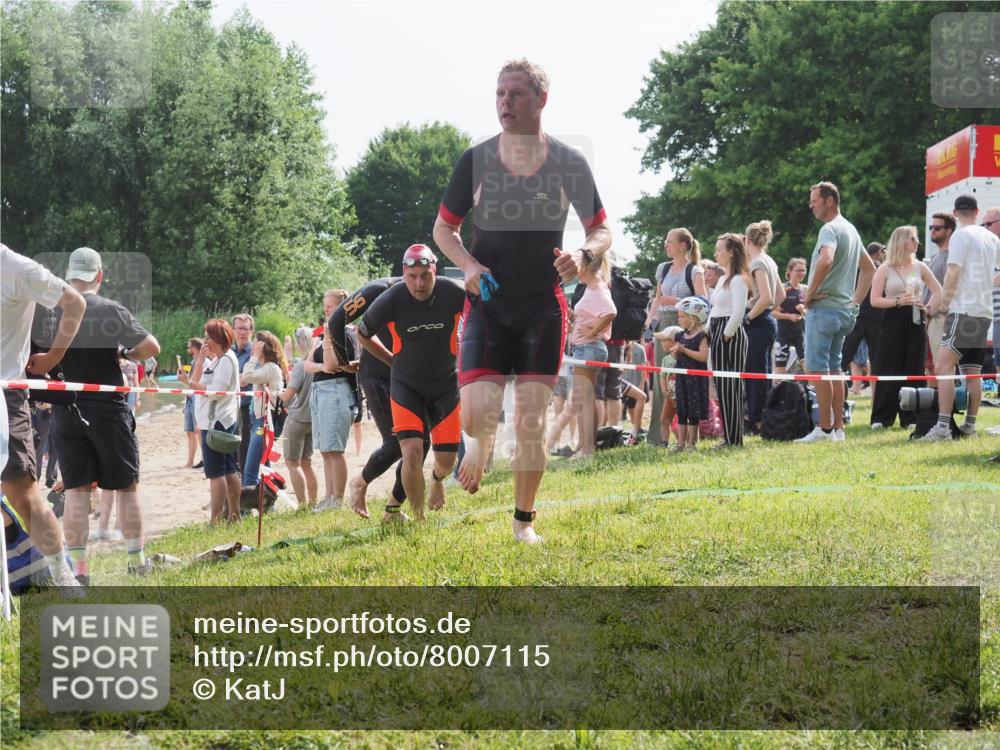 15.06.2025 - 27. Vierlanden-Triathlon KatJ http://msf.ph/oto/8007115 15.06.2025 10:06:00 Schwimmen 372, 410, 435, 442, 458 meine-sportfotos.de
