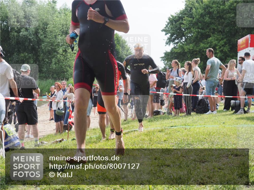 15.06.2025 - 27. Vierlanden-Triathlon KatJ http://msf.ph/oto/8007127 15.06.2025 10:06:01 Schwimmen 362, 372, 410, 435, 458 meine-sportfotos.de