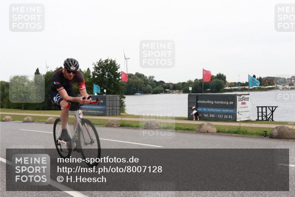 15.06.2025 - 27. Vierlanden-Triathlon H.Heesch http://msf.ph/oto/8007128 15.06.2025 10:41:36 Radfahren 106, 109, 127, 198, 351, 436 meine-sportfotos.de