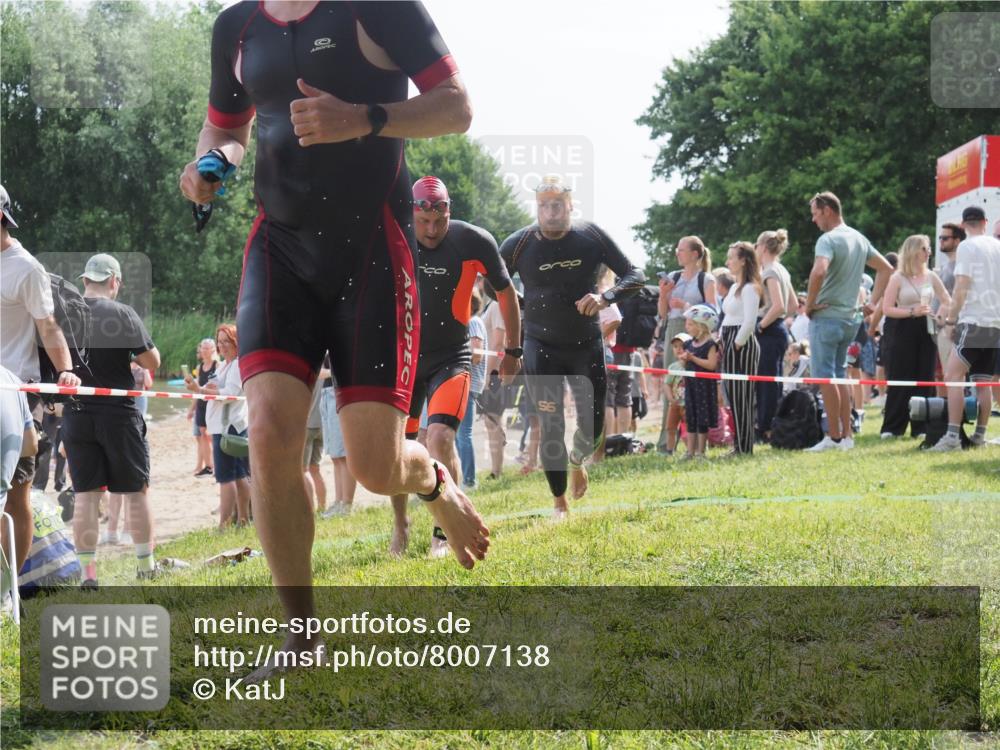 15.06.2025 - 27. Vierlanden-Triathlon KatJ http://msf.ph/oto/8007138 15.06.2025 10:06:01 Schwimmen 362, 372, 410, 435, 458 meine-sportfotos.de