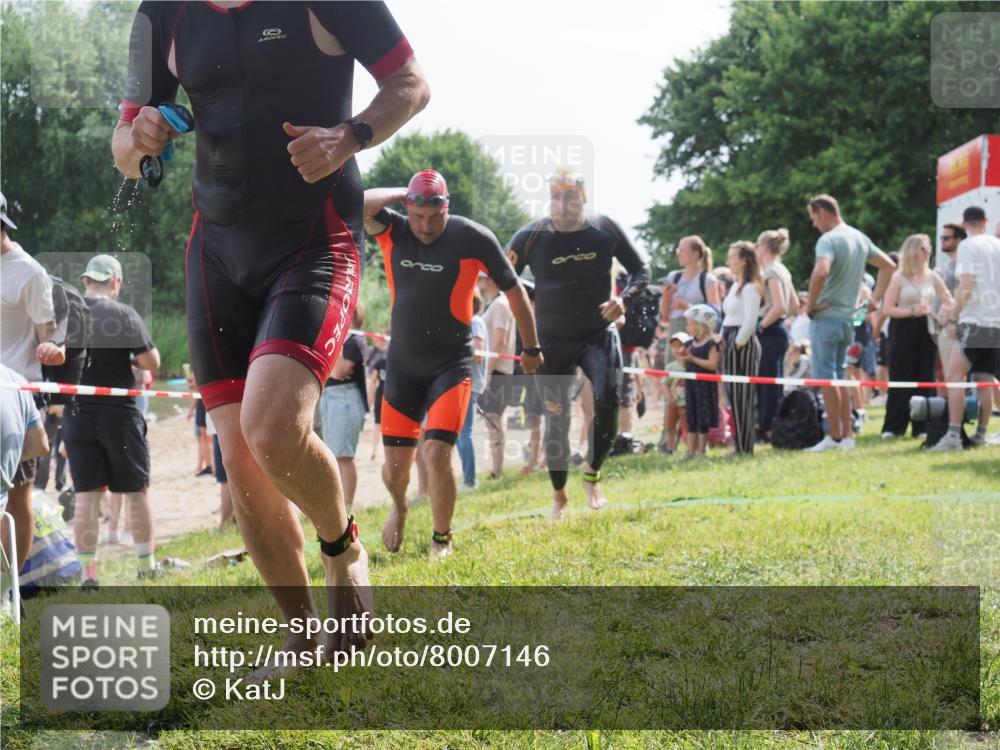 15.06.2025 - 27. Vierlanden-Triathlon KatJ http://msf.ph/oto/8007146 15.06.2025 10:06:02 Schwimmen 362, 372, 410, 435, 458 meine-sportfotos.de
