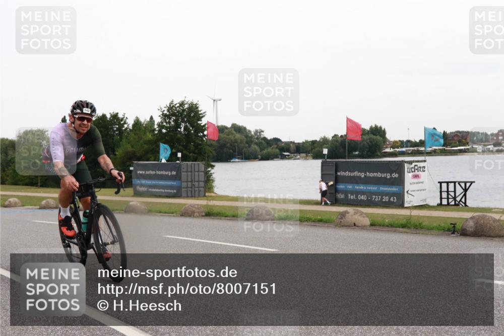 15.06.2025 - 27. Vierlanden-Triathlon H.Heesch http://msf.ph/oto/8007151 15.06.2025 10:41:39 Radfahren 106, 109, 127, 142, 198, 436 meine-sportfotos.de