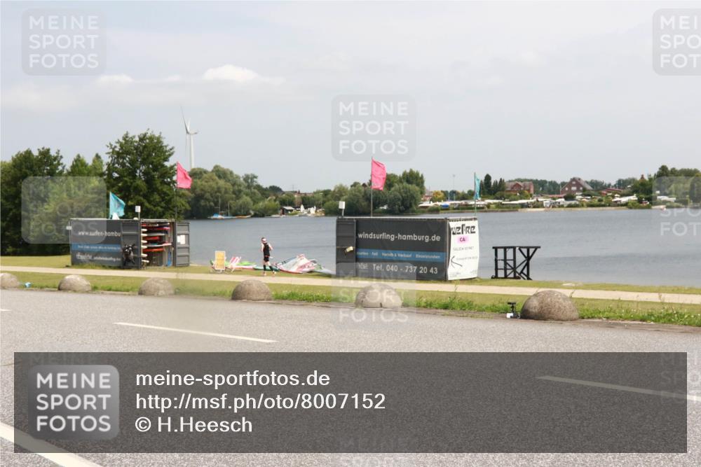 21.06.2025 - 27. Vierlanden-Triathlon H.Heesch http://msf.ph/oto/8007152 15.06.2025 12:00:01 Radfahren 891 meine-sportfotos.de