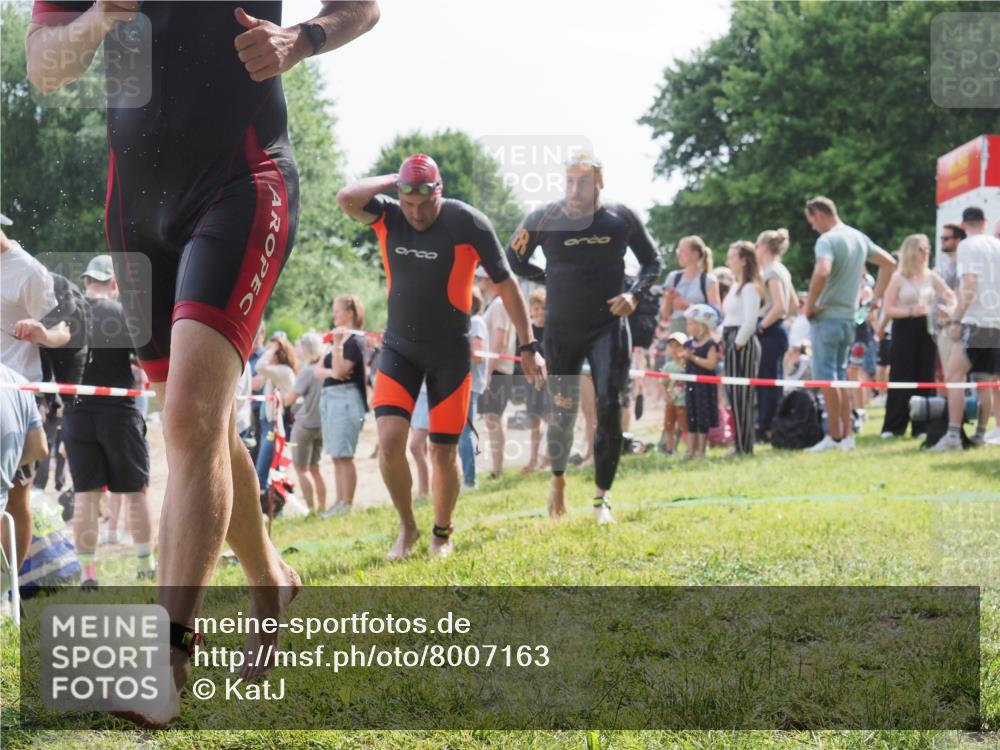 15.06.2025 - 27. Vierlanden-Triathlon KatJ http://msf.ph/oto/8007163 15.06.2025 10:06:02 Schwimmen 362, 372, 410, 435, 458 meine-sportfotos.de