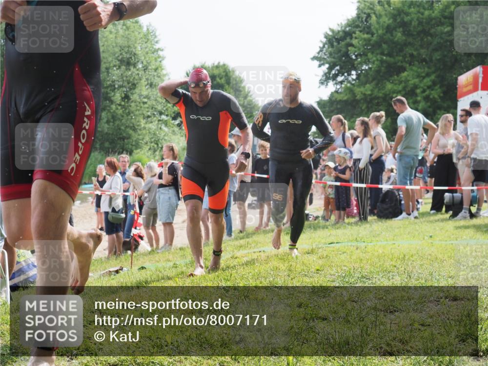 15.06.2025 - 27. Vierlanden-Triathlon KatJ http://msf.ph/oto/8007171 15.06.2025 10:06:02 Schwimmen 362, 372, 410, 435, 458 meine-sportfotos.de