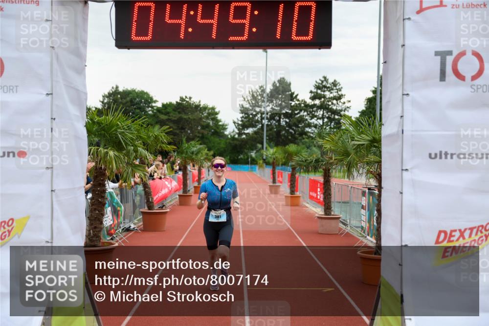 15.06.2025 - 7 Türme Triathlon Michael Strokosch http://msf.ph/oto/8007174 15.06.2025 14:49:09 Ziel 381 meine-sportfotos.de