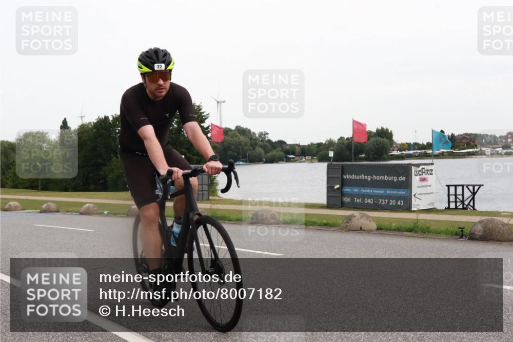 15.06.2025 - 27. Vierlanden-Triathlon H.Heesch http://msf.ph/oto/8007182 15.06.2025 10:41:44 Radfahren 22, 142, 172 meine-sportfotos.de