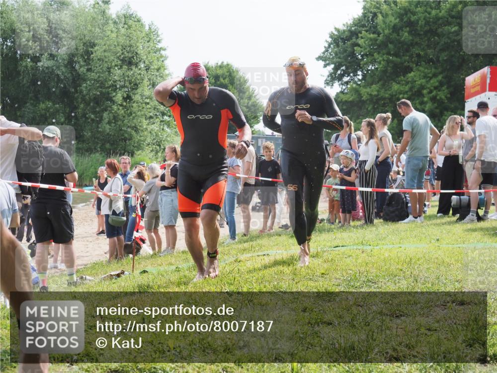 15.06.2025 - 27. Vierlanden-Triathlon KatJ http://msf.ph/oto/8007187 15.06.2025 10:06:02 Schwimmen 362, 372, 410, 435, 458 meine-sportfotos.de