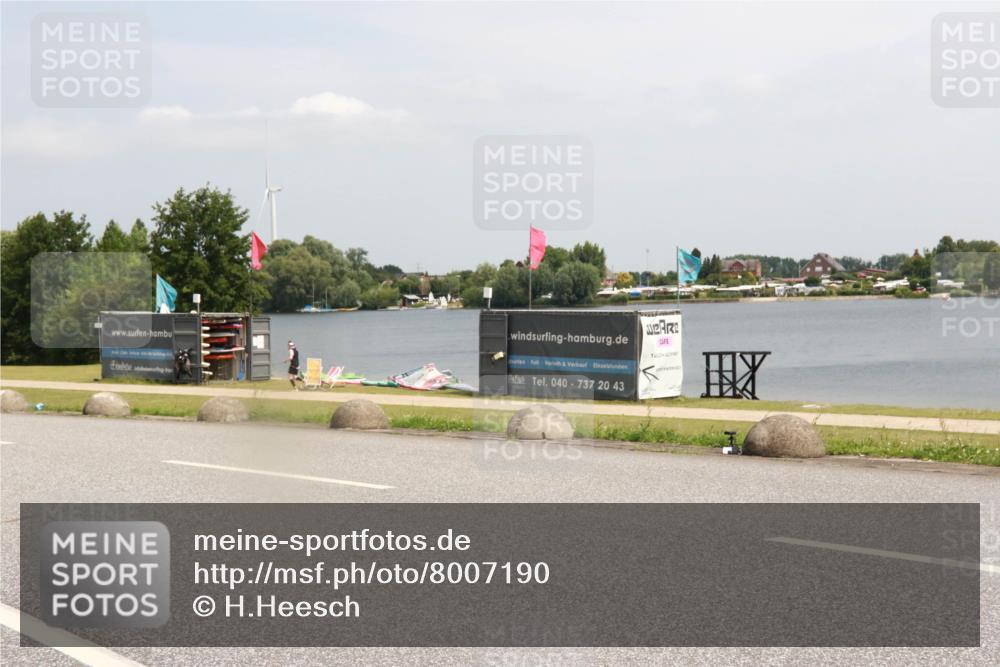 21.06.2025 - 27. Vierlanden-Triathlon H.Heesch http://msf.ph/oto/8007190 15.06.2025 12:00:02 Radfahren 776, 891 meine-sportfotos.de