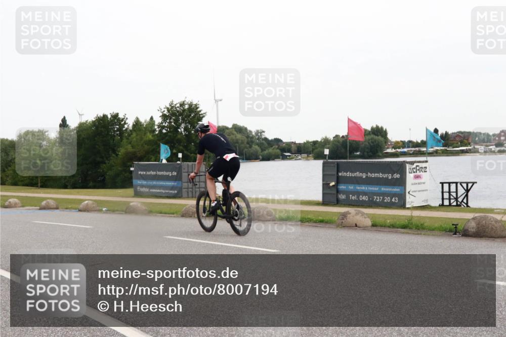 15.06.2025 - 27. Vierlanden-Triathlon H.Heesch http://msf.ph/oto/8007194 15.06.2025 10:41:45 Radfahren 22, 45, 93, 142, 172 meine-sportfotos.de