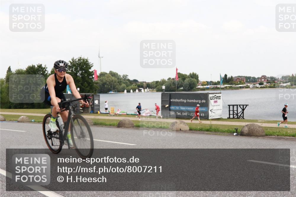 21.06.2025 - 27. Vierlanden-Triathlon H.Heesch http://msf.ph/oto/8007211 15.06.2025 12:08:21 Radfahren 924, 1400 meine-sportfotos.de