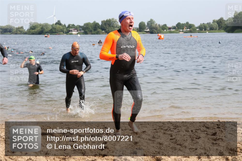 15.06.2025 - 27. Vierlanden-Triathlon Lena Gebhardt http://msf.ph/oto/8007221 15.06.2025 10:05:08 Schwimmen 364, 382, 384, 412, 422 meine-sportfotos.de