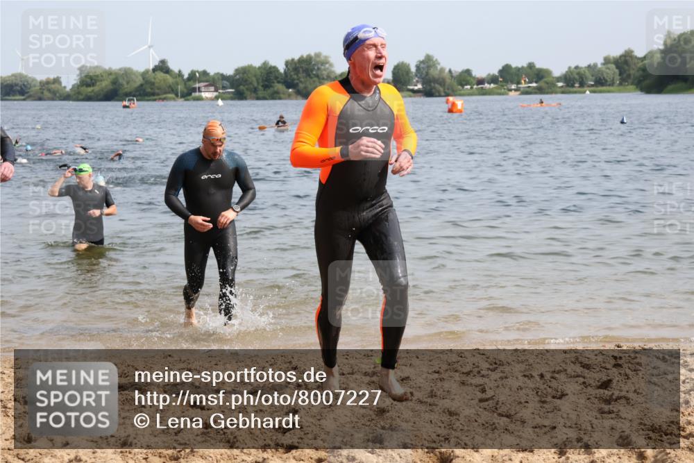 15.06.2025 - 27. Vierlanden-Triathlon Lena Gebhardt http://msf.ph/oto/8007227 15.06.2025 10:05:08 Schwimmen 364, 382, 384, 412, 422 meine-sportfotos.de