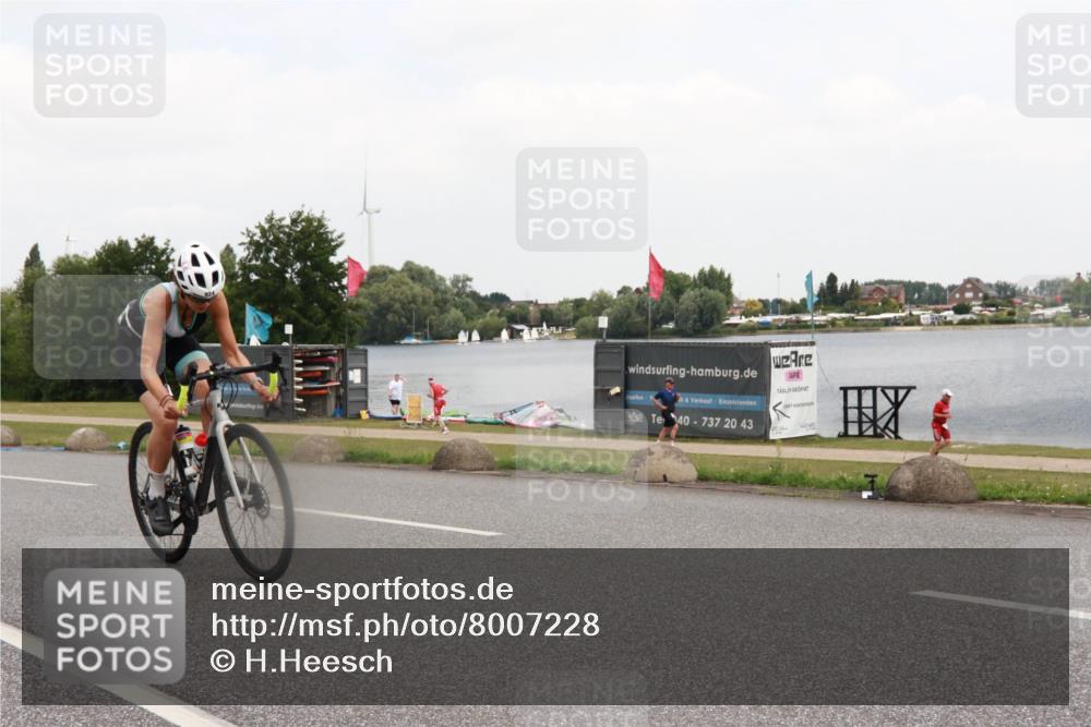 21.06.2025 - 27. Vierlanden-Triathlon H.Heesch http://msf.ph/oto/8007228 15.06.2025 12:08:23 Radfahren 924, 1400 meine-sportfotos.de