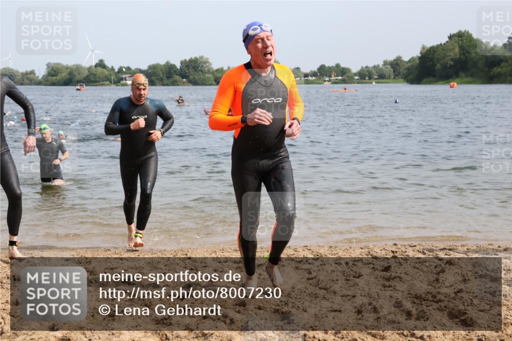 15.06.2025 - 27. Vierlanden-Triathlon Lena Gebhardt http://msf.ph/oto/8007230 15.06.2025 10:05:09 Schwimmen 364, 382, 384, 412, 422 meine-sportfotos.de