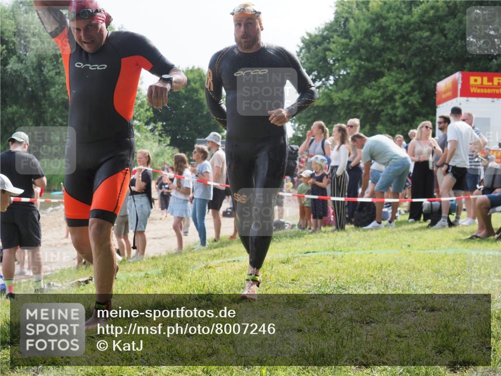 15.06.2025 - 27. Vierlanden-Triathlon KatJ http://msf.ph/oto/8007246 15.06.2025 10:06:03 Schwimmen 362, 372, 410, 435, 458 meine-sportfotos.de