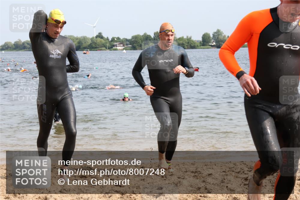 15.06.2025 - 27. Vierlanden-Triathlon Lena Gebhardt http://msf.ph/oto/8007248 15.06.2025 10:05:10 Schwimmen 364, 382, 384, 402, 412, 422 meine-sportfotos.de