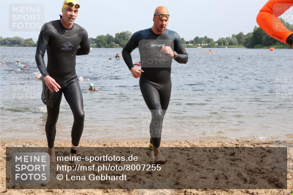15.06.2025 - 27. Vierlanden-Triathlon Lena Gebhardt http://msf.ph/oto/8007255 15.06.2025 10:05:11 Schwimmen 364, 382, 384, 393, 402, 412, 422 meine-sportfotos.de