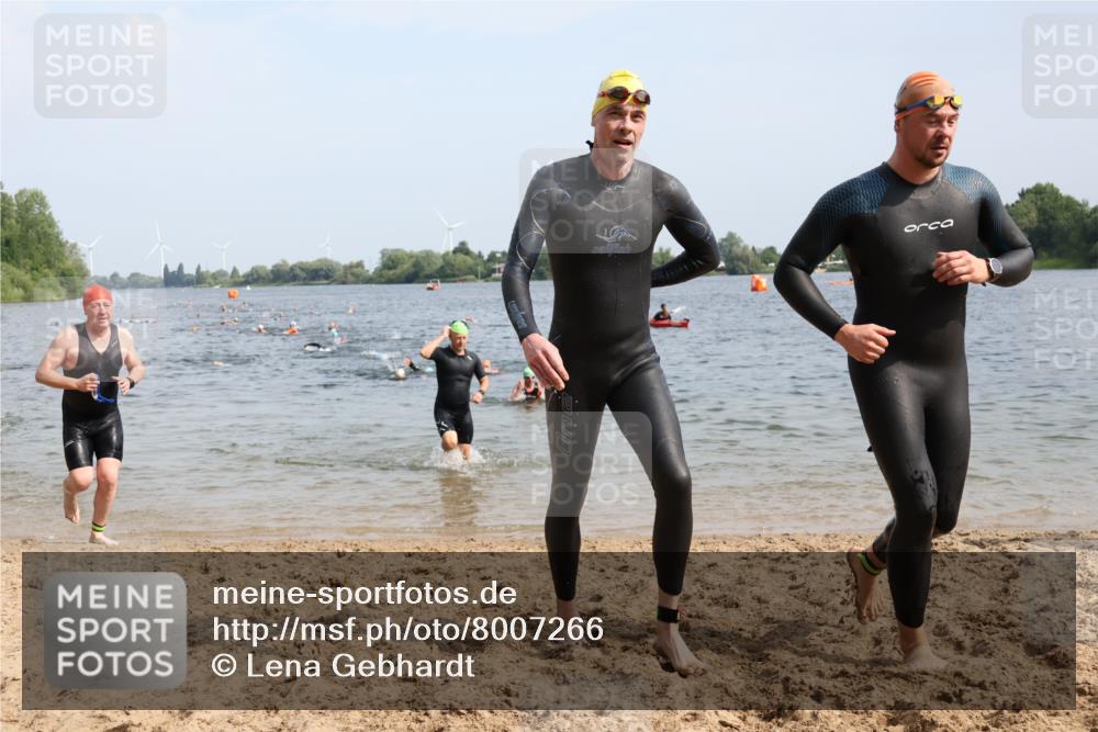15.06.2025 - 27. Vierlanden-Triathlon Lena Gebhardt http://msf.ph/oto/8007266 15.06.2025 10:05:12 Schwimmen 364, 382, 384, 393, 402, 412, 422 meine-sportfotos.de
