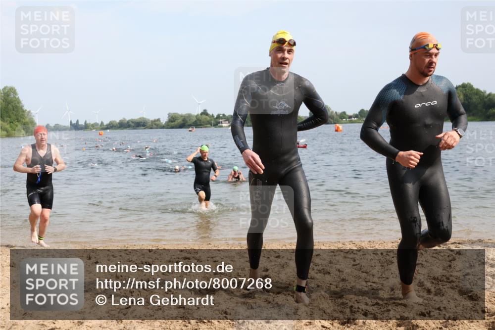15.06.2025 - 27. Vierlanden-Triathlon Lena Gebhardt http://msf.ph/oto/8007268 15.06.2025 10:05:12 Schwimmen 364, 382, 384, 393, 402, 412, 422 meine-sportfotos.de