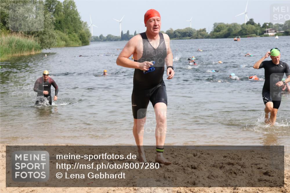15.06.2025 - 27. Vierlanden-Triathlon Lena Gebhardt http://msf.ph/oto/8007280 15.06.2025 10:05:13 Schwimmen 364, 382, 384, 393, 402, 412, 422 meine-sportfotos.de