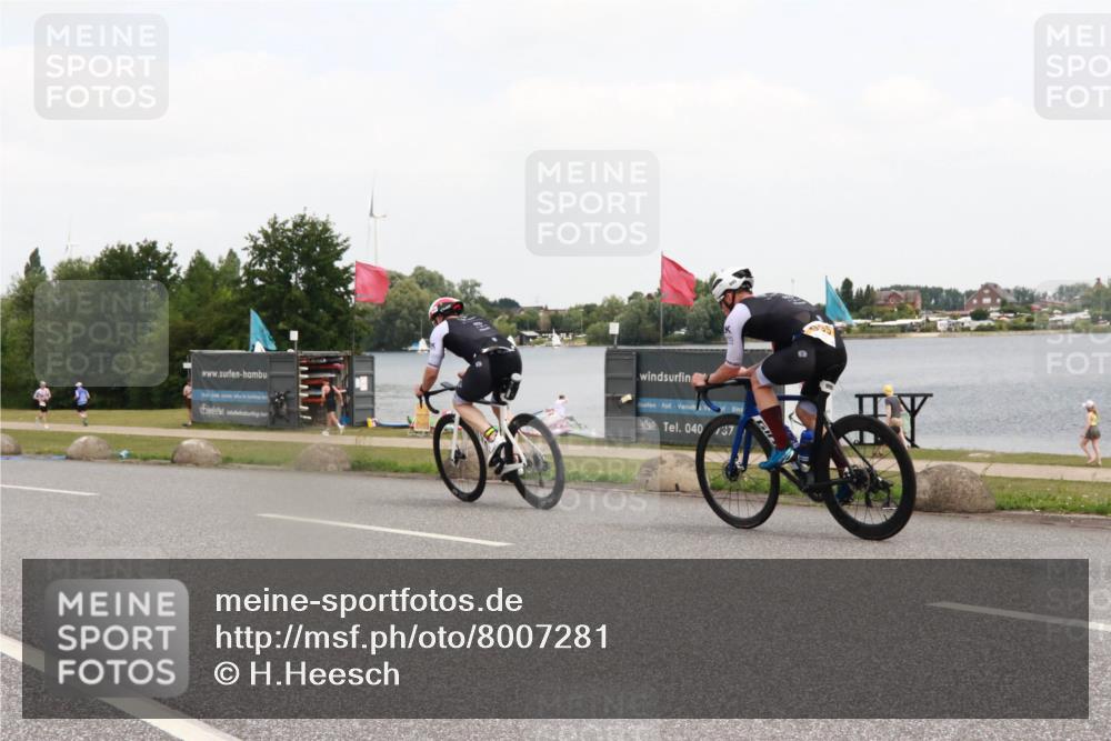 21.06.2025 - 27. Vierlanden-Triathlon H.Heesch http://msf.ph/oto/8007281 15.06.2025 12:08:39 Radfahren 755, 878, 925 meine-sportfotos.de