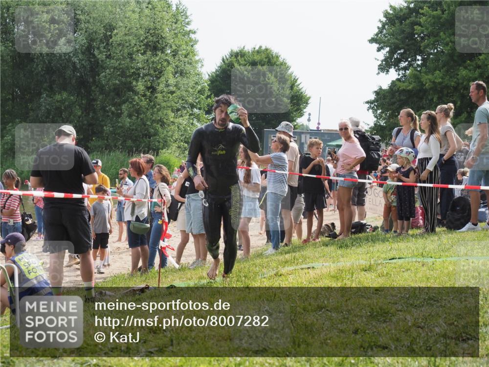15.06.2025 - 27. Vierlanden-Triathlon KatJ http://msf.ph/oto/8007282 15.06.2025 10:06:08 Schwimmen 362, 369, 372, 381, 410, 448, 458 meine-sportfotos.de