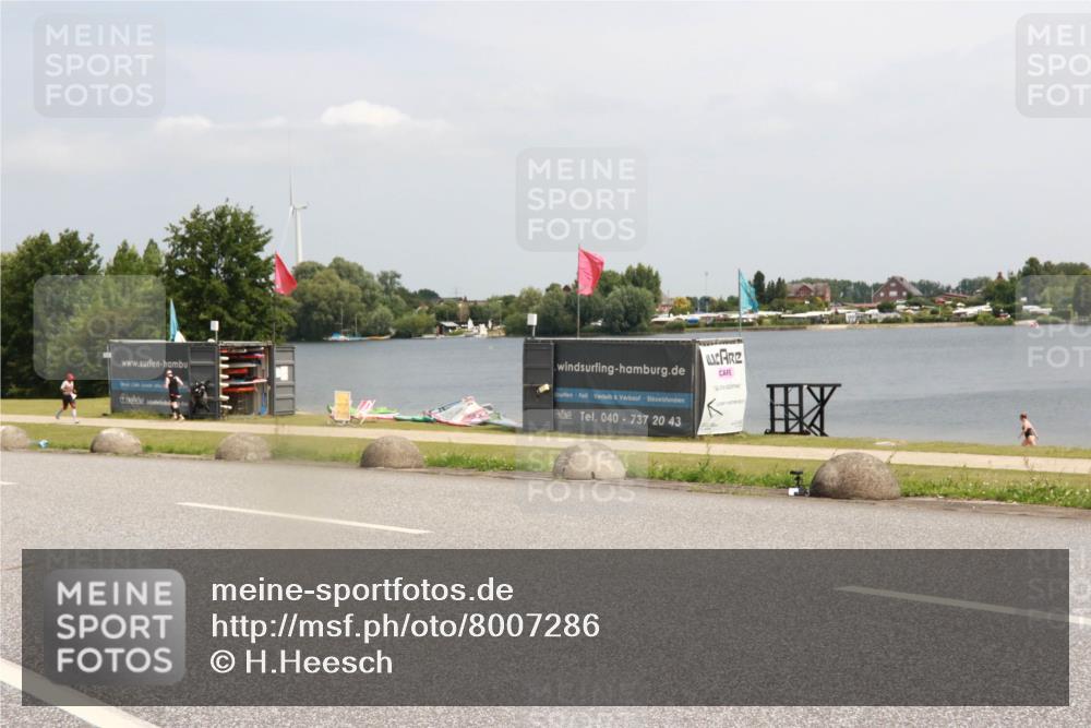 21.06.2025 - 27. Vierlanden-Triathlon H.Heesch http://msf.ph/oto/8007286 15.06.2025 12:00:05 Radfahren 776 meine-sportfotos.de