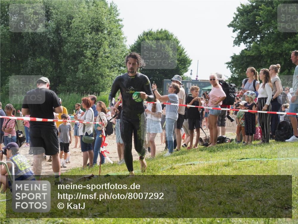 15.06.2025 - 27. Vierlanden-Triathlon KatJ http://msf.ph/oto/8007292 15.06.2025 10:06:08 Schwimmen 362, 369, 372, 381, 410, 448, 458 meine-sportfotos.de