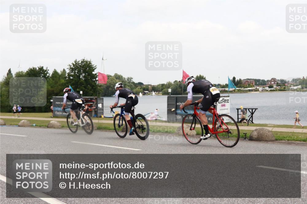 21.06.2025 - 27. Vierlanden-Triathlon H.Heesch http://msf.ph/oto/8007297 15.06.2025 12:08:40 Radfahren 878, 994, 995, 997 meine-sportfotos.de