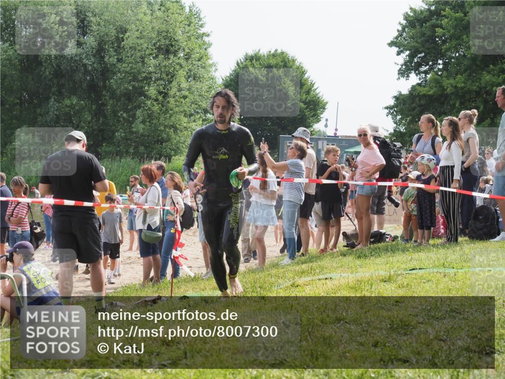 15.06.2025 - 27. Vierlanden-Triathlon KatJ http://msf.ph/oto/8007300 15.06.2025 10:06:09 Schwimmen 362, 369, 372, 381, 410, 418, 448 meine-sportfotos.de
