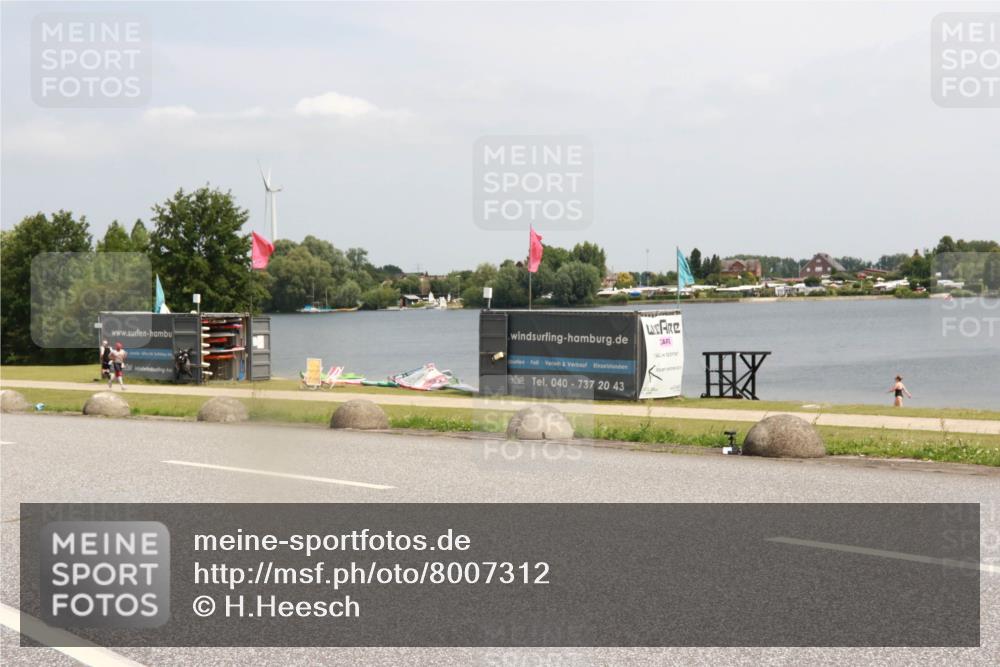 21.06.2025 - 27. Vierlanden-Triathlon H.Heesch http://msf.ph/oto/8007312 15.06.2025 12:00:06 Radfahren 776 meine-sportfotos.de