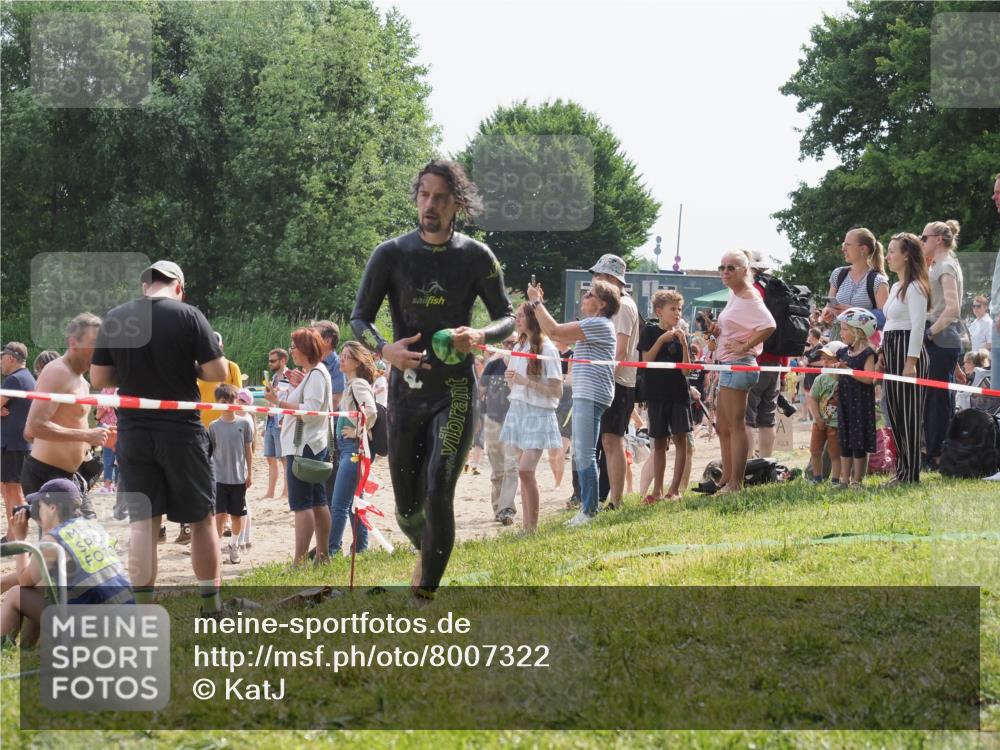 15.06.2025 - 27. Vierlanden-Triathlon KatJ http://msf.ph/oto/8007322 15.06.2025 10:06:09 Schwimmen 362, 369, 372, 381, 410, 418, 448 meine-sportfotos.de