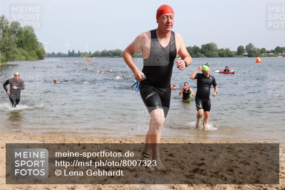 15.06.2025 - 27. Vierlanden-Triathlon Lena Gebhardt http://msf.ph/oto/8007323 15.06.2025 10:05:14 Schwimmen 364, 382, 384, 393, 402, 412, 422, 456 meine-sportfotos.de