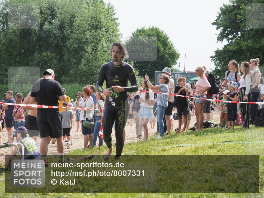 15.06.2025 - 27. Vierlanden-Triathlon KatJ http://msf.ph/oto/8007331 15.06.2025 10:06:09 Schwimmen 362, 369, 372, 381, 410, 418, 448 meine-sportfotos.de