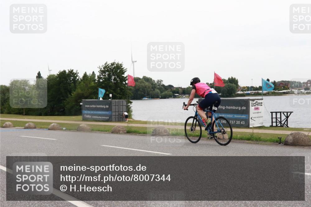 15.06.2025 - 27. Vierlanden-Triathlon H.Heesch http://msf.ph/oto/8007344 15.06.2025 10:42:30 Radfahren 251 meine-sportfotos.de