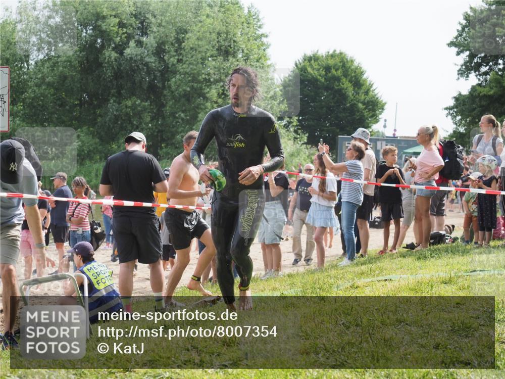 15.06.2025 - 27. Vierlanden-Triathlon KatJ http://msf.ph/oto/8007354 15.06.2025 10:06:09 Schwimmen 362, 369, 372, 381, 410, 418, 448 meine-sportfotos.de