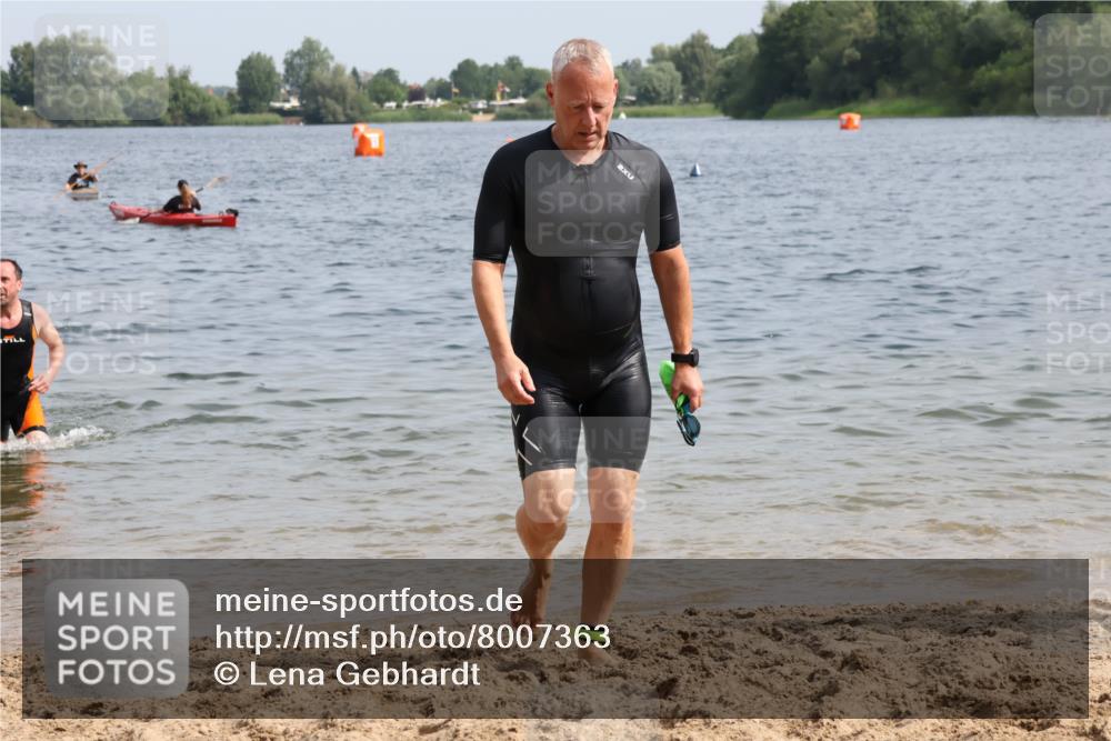 15.06.2025 - 27. Vierlanden-Triathlon Lena Gebhardt http://msf.ph/oto/8007363 15.06.2025 10:05:17 Schwimmen 364, 382, 384, 393, 402, 409, 422, 456 meine-sportfotos.de