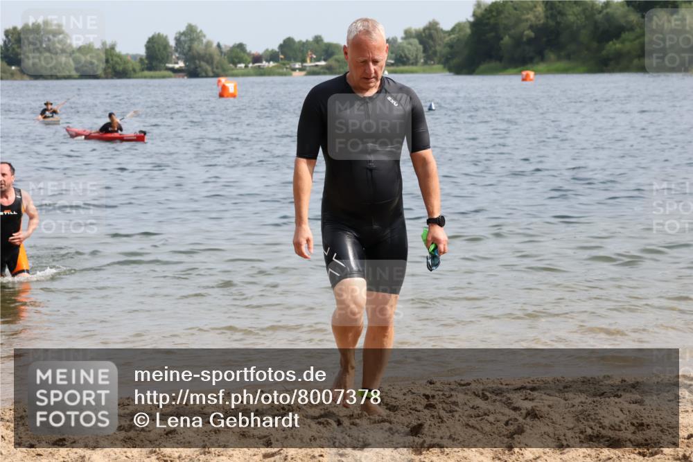 15.06.2025 - 27. Vierlanden-Triathlon Lena Gebhardt http://msf.ph/oto/8007378 15.06.2025 10:05:18 Schwimmen 364, 382, 384, 393, 402, 409, 422, 456 meine-sportfotos.de