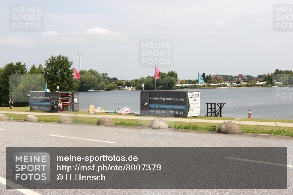 21.06.2025 - 27. Vierlanden-Triathlon H.Heesch http://msf.ph/oto/8007379 15.06.2025 12:00:07 Radfahren 776, 825 meine-sportfotos.de