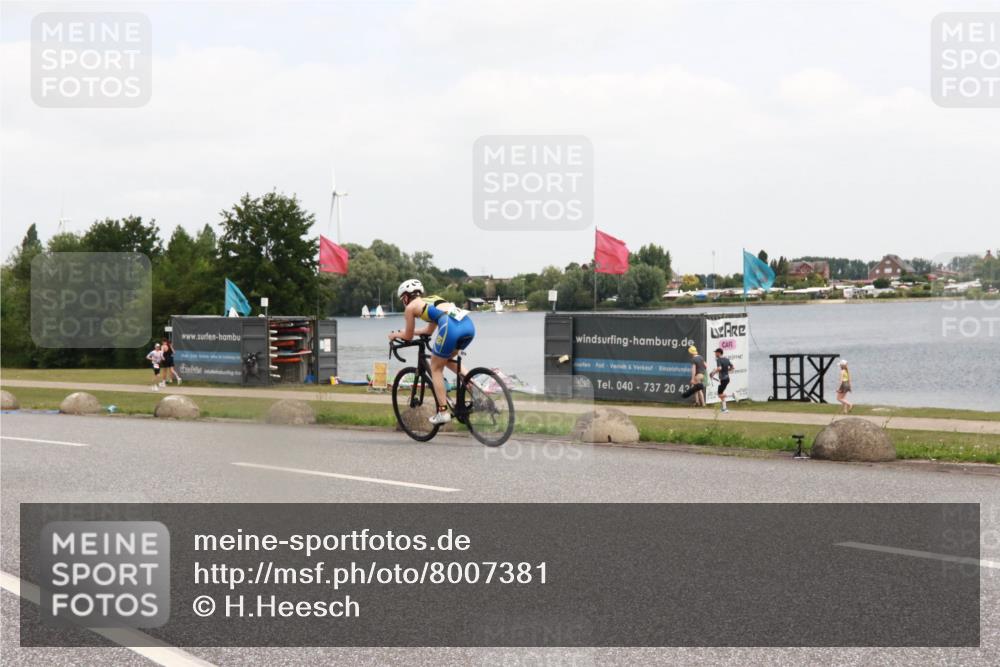 21.06.2025 - 27. Vierlanden-Triathlon H.Heesch http://msf.ph/oto/8007381 15.06.2025 12:08:42 Radfahren 677, 774, 878, 994, 995, 996, 997, 998 meine-sportfotos.de