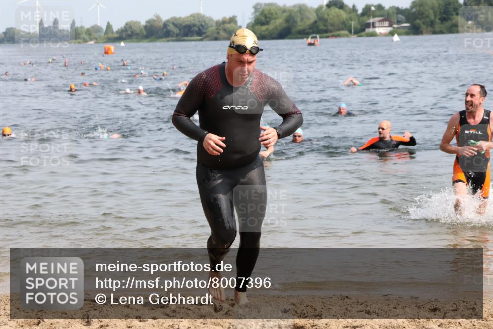 15.06.2025 - 27. Vierlanden-Triathlon Lena Gebhardt http://msf.ph/oto/8007396 15.06.2025 10:05:19 Schwimmen 364, 382, 384, 393, 402, 409, 422, 456 meine-sportfotos.de