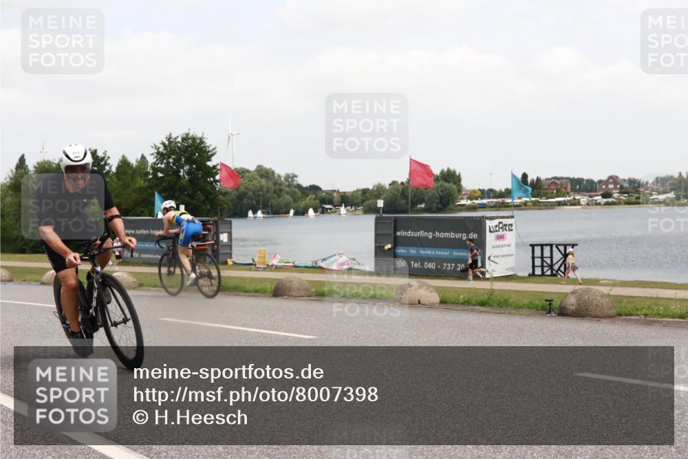 21.06.2025 - 27. Vierlanden-Triathlon H.Heesch http://msf.ph/oto/8007398 15.06.2025 12:08:42 Radfahren 677, 774, 878, 994, 995, 996, 997, 998 meine-sportfotos.de